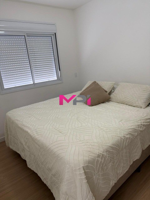 Apartamento à venda com 2 quartos, 64m² - Foto 3