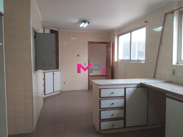 Apartamento à venda com 3 quartos, 180m² - Foto 8