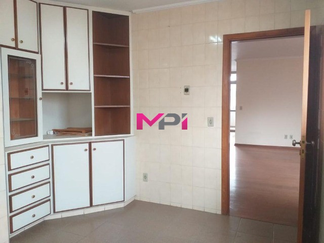 Apartamento à venda com 3 quartos, 180m² - Foto 10