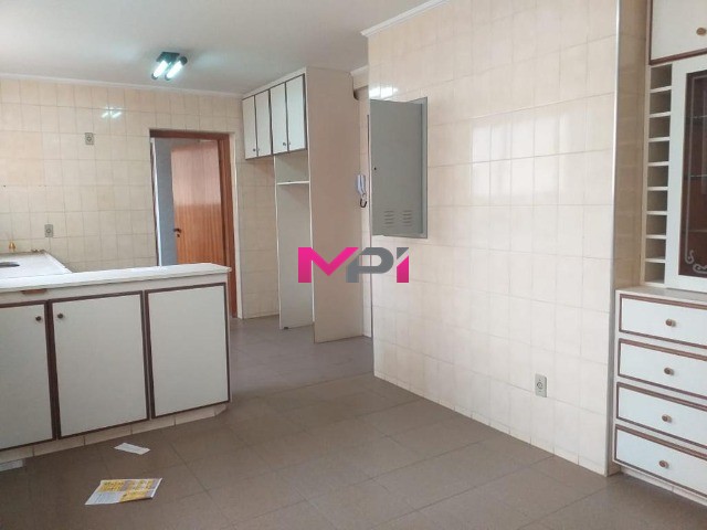 Apartamento à venda com 3 quartos, 180m² - Foto 11