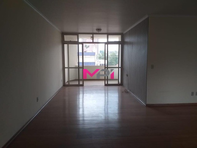 Apartamento à venda com 3 quartos, 180m² - Foto 4