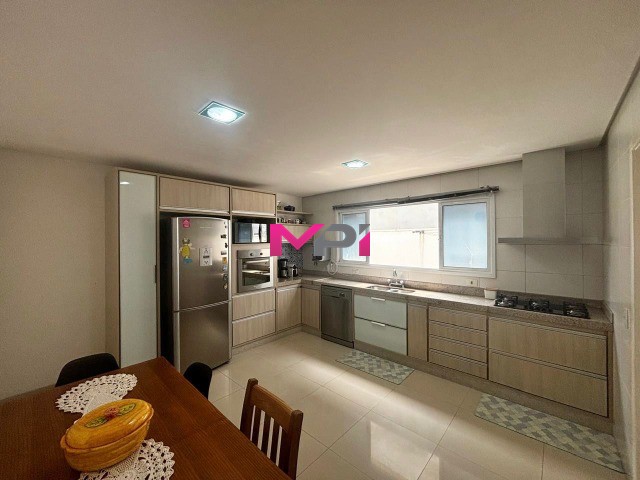Casa de Condomínio para alugar com 3 quartos, 356m² - Foto 8