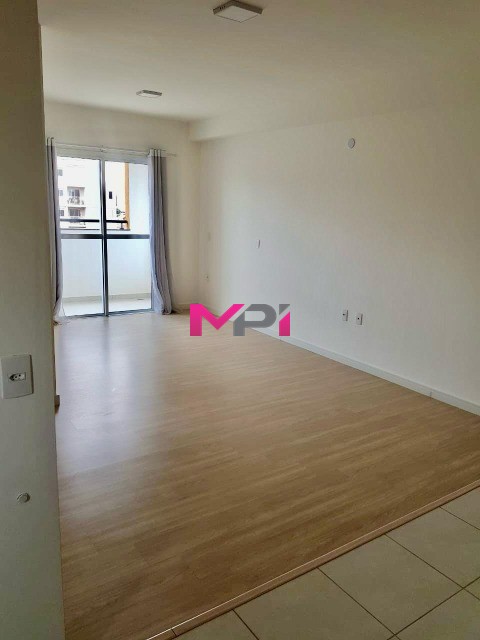 Apartamento para alugar com 3 quartos, 78m² - Foto 2