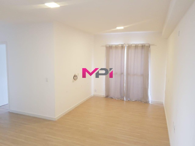 Apartamento para alugar com 3 quartos, 78m² - Foto 3