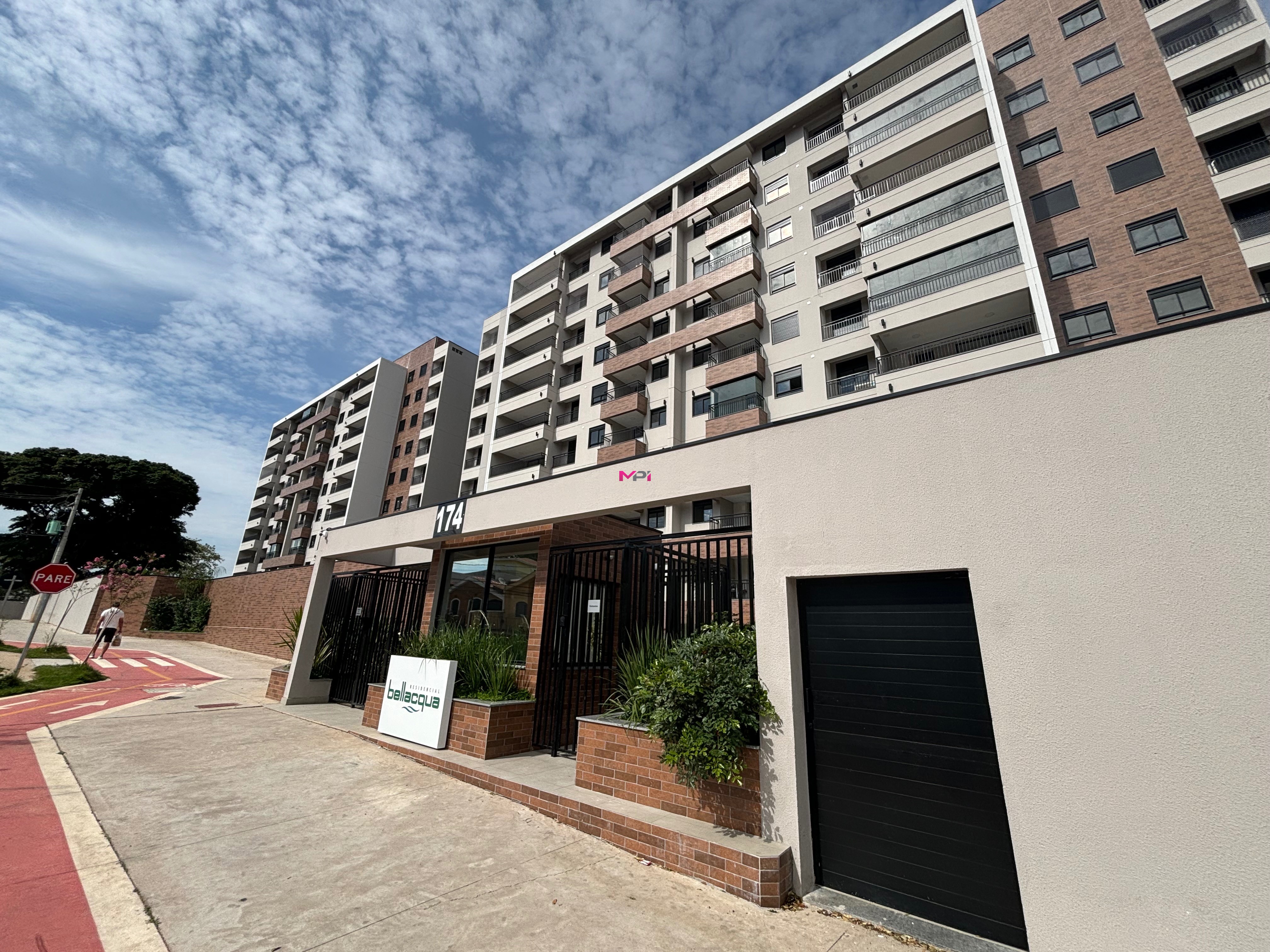 Apartamento à venda com 3 quartos, 90m² - Foto 1
