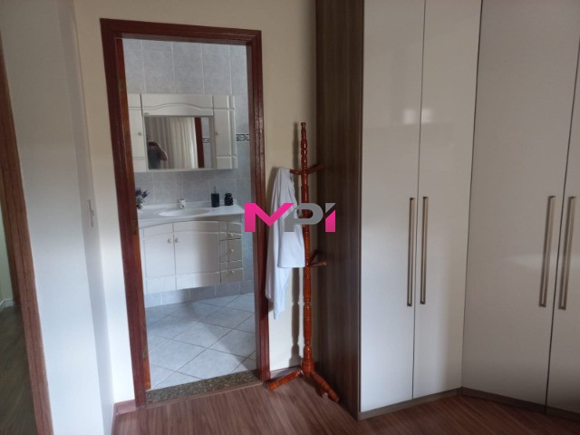 Casa à venda com 3 quartos, 214m² - Foto 9