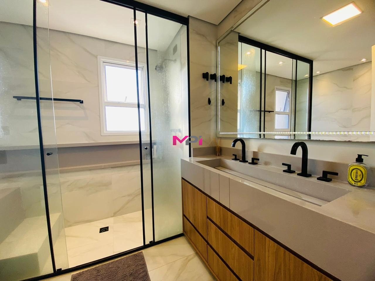 Apartamento à venda com 3 quartos, 166m² - Foto 25