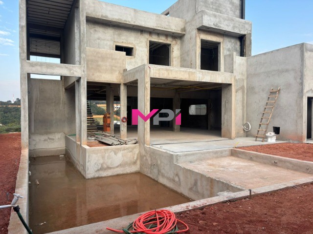 Casa de Condomínio à venda com 4 quartos, 600m² - Foto 2
