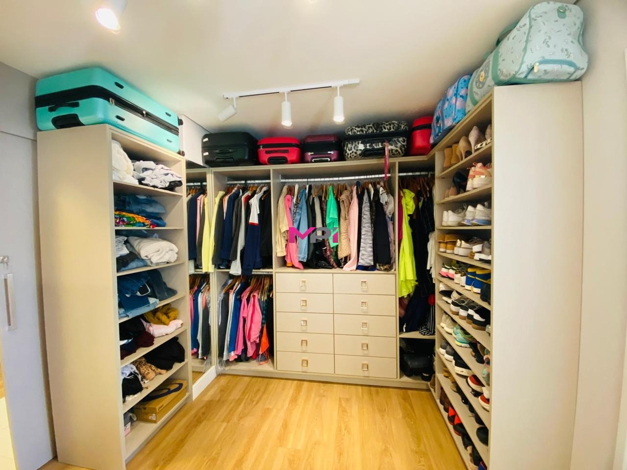 Apartamento à venda com 3 quartos, 166m² - Foto 23