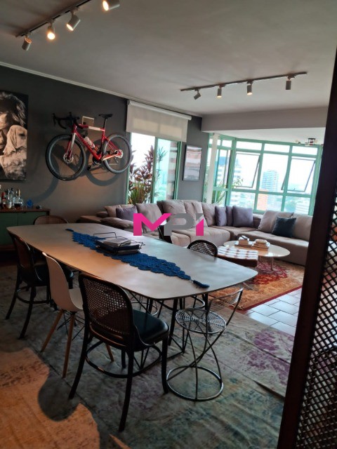 Apartamento à venda com 4 quartos, 230m² - Foto 1