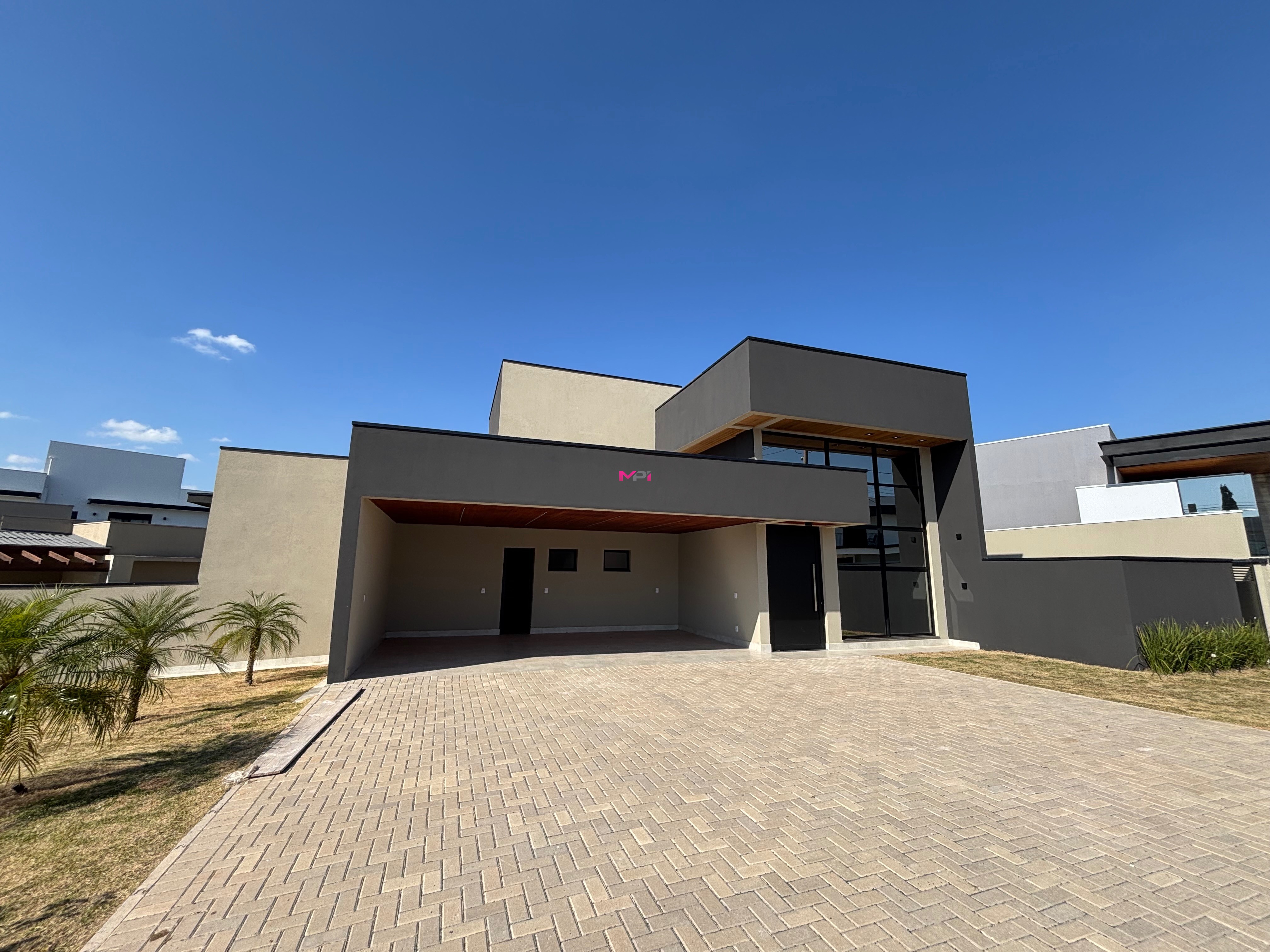 Casa de Condomínio à venda com 3 quartos, 432m² - Foto 2