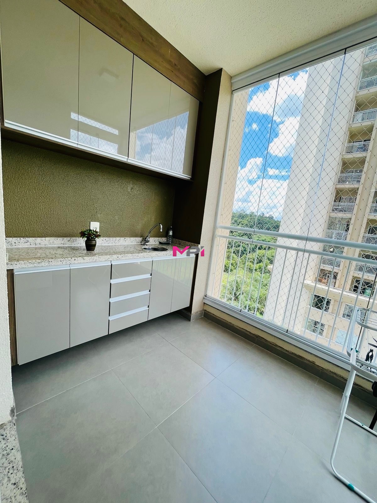 Apartamento à venda com 2 quartos, 66m² - Foto 2