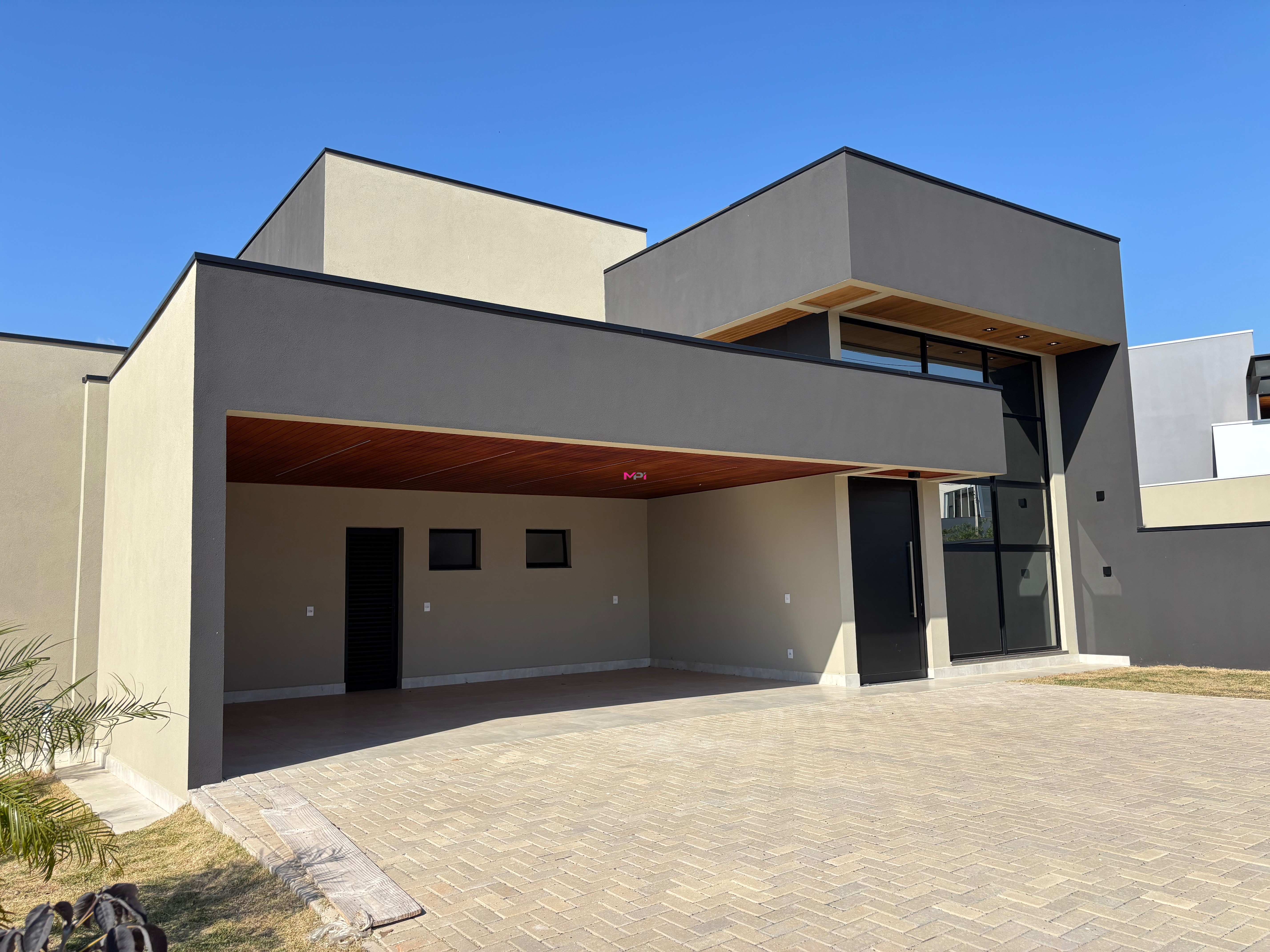 Casa de Condomínio à venda com 3 quartos, 432m² - Foto 1