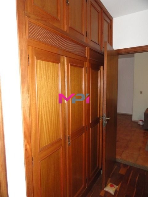 Casa à venda com 3 quartos, 390m² - Foto 9