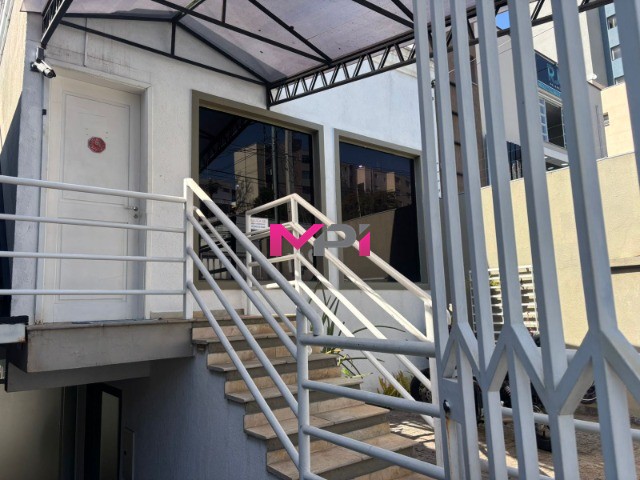 Prédio Inteiro à venda com 6 quartos, 270m² - Foto 1