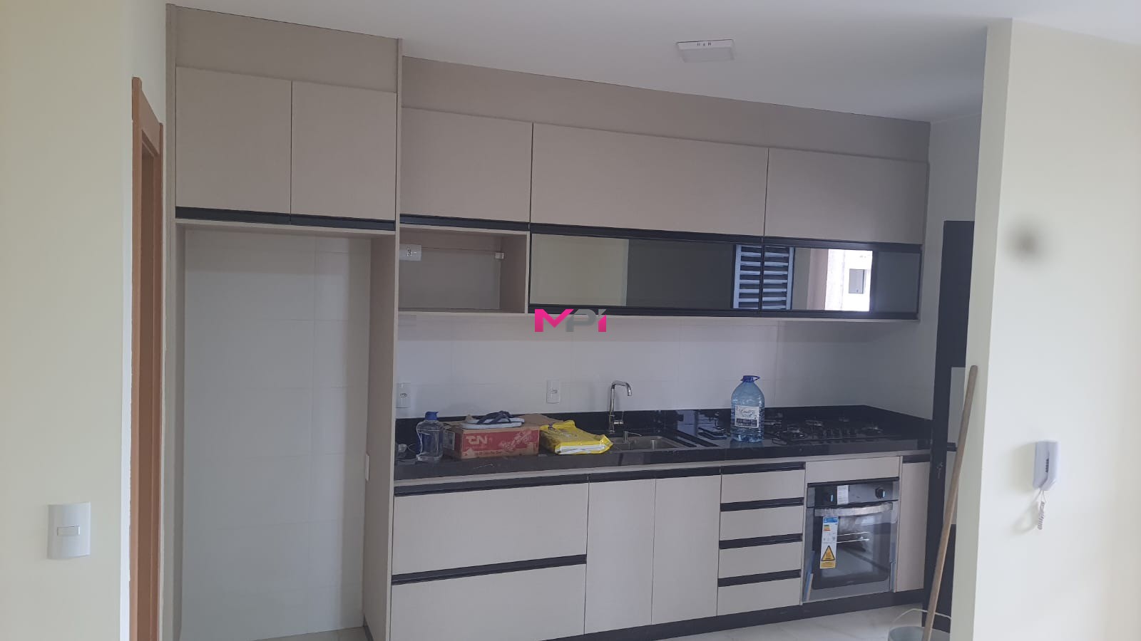 Apartamento à venda com 3 quartos, 105m² - Foto 2