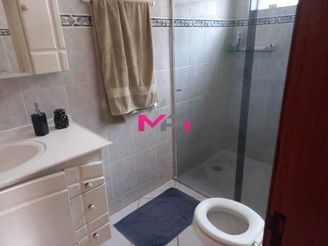Casa à venda com 3 quartos, 214m² - Foto 14