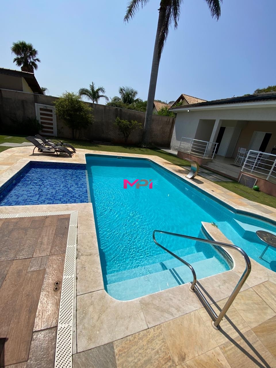 Casa de Condomínio à venda com 3 quartos, 1000m² - Foto 1