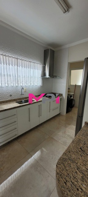 Casa de Condomínio à venda com 3 quartos, 180m² - Foto 2