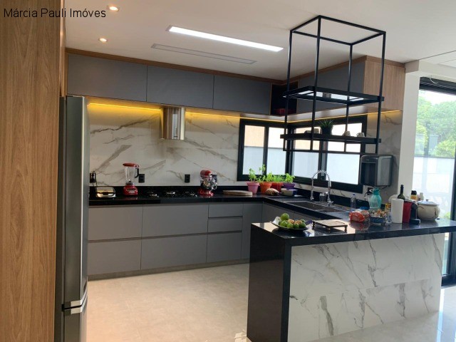 Casa de Condomínio para alugar com 3 quartos, 285m² - Foto 12
