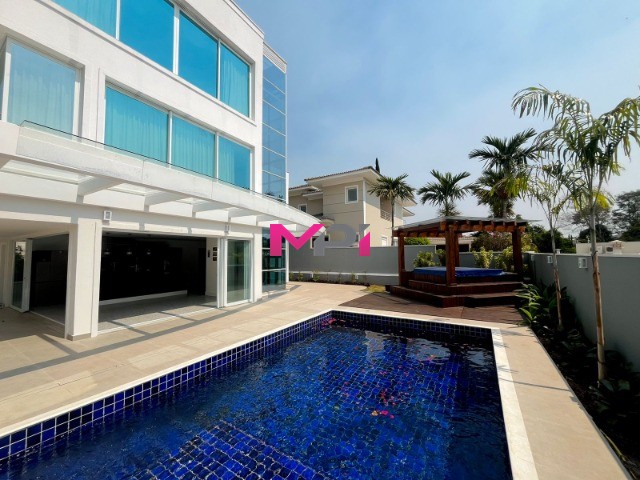 Casa de Condomínio para alugar com 4 quartos, 500m² - Foto 1