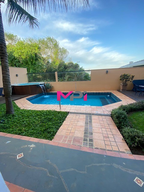Casa de Condomínio à venda com 5 quartos, 422m² - Foto 1