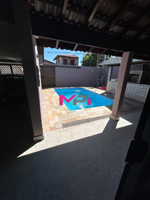 Casa à venda com 4 quartos, 261m² - Foto 3