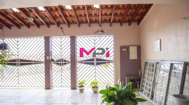 Casa à venda com 2 quartos, 250m² - Foto 2