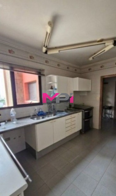 Apartamento à venda com 4 quartos, 230m² - Foto 7