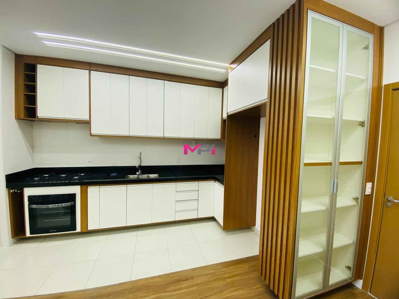 Apartamento para alugar com 3 quartos, 102m² - Foto 8
