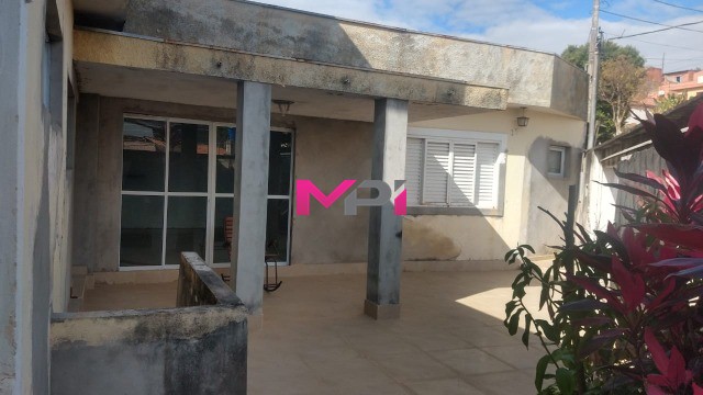 Casa à venda com 3 quartos, 137m² - Foto 1