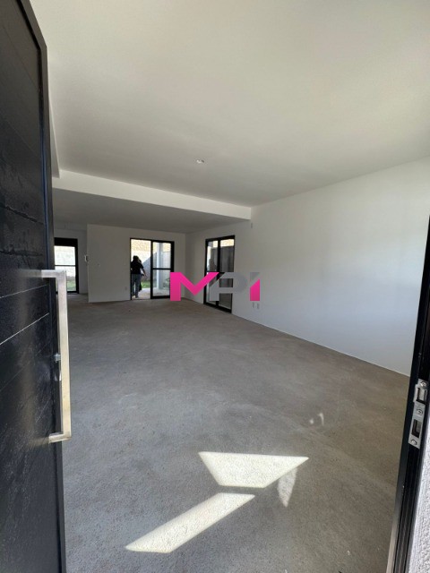 Casa de Condomínio à venda com 3 quartos, 125m² - Foto 2