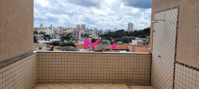 Sobrado à venda com 3 quartos, 150m² - Foto 1