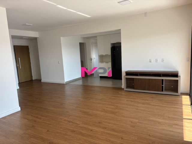 Apartamento para alugar com 3 quartos, 141m² - Foto 12