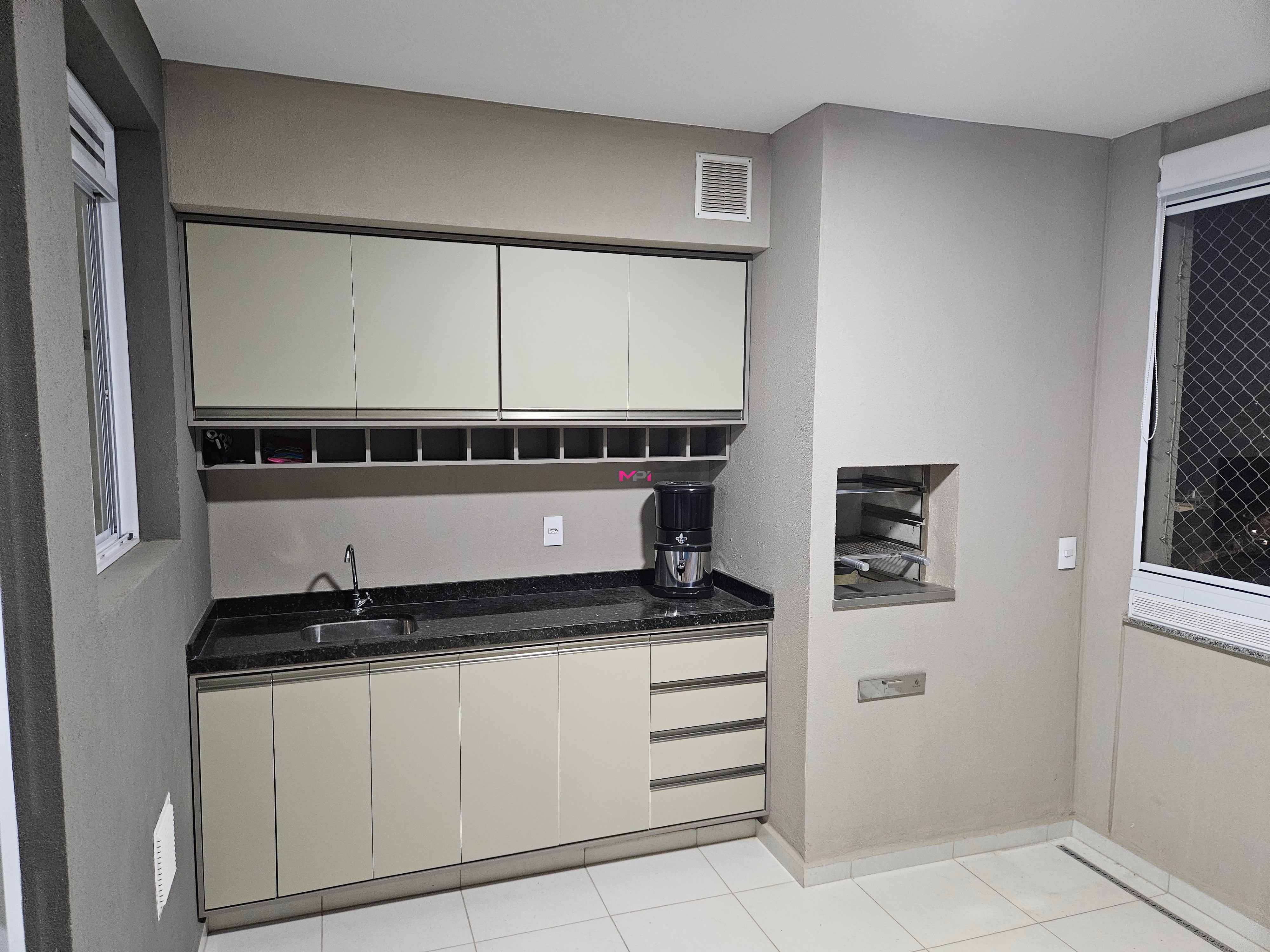 Apartamento à venda com 3 quartos, 101m² - Foto 1