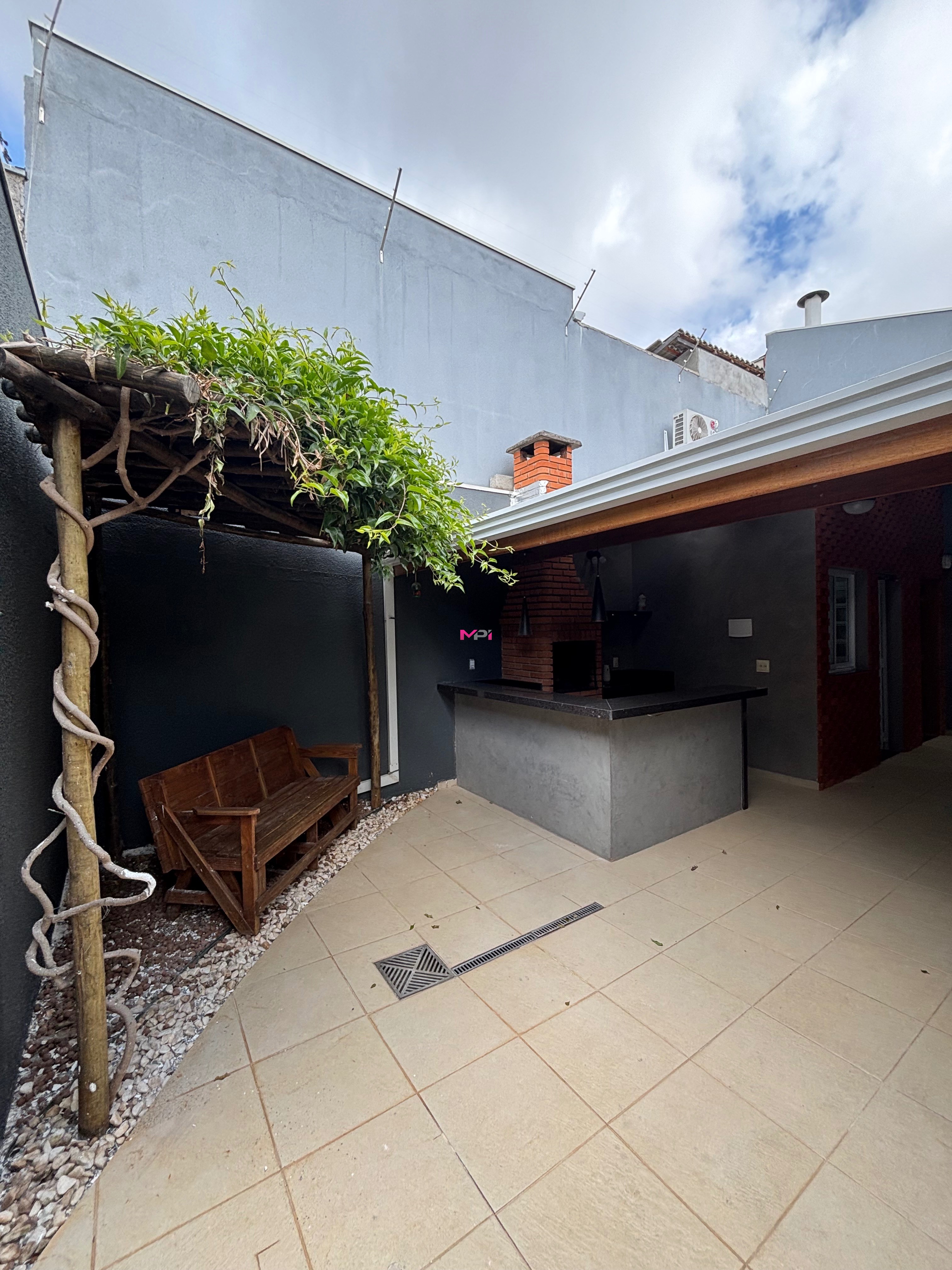 Casa à venda com 3 quartos, 171m² - Foto 2