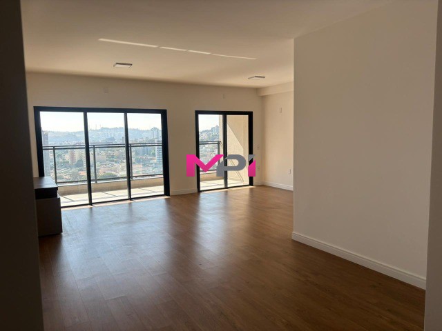 Apartamento para alugar com 3 quartos, 141m² - Foto 2