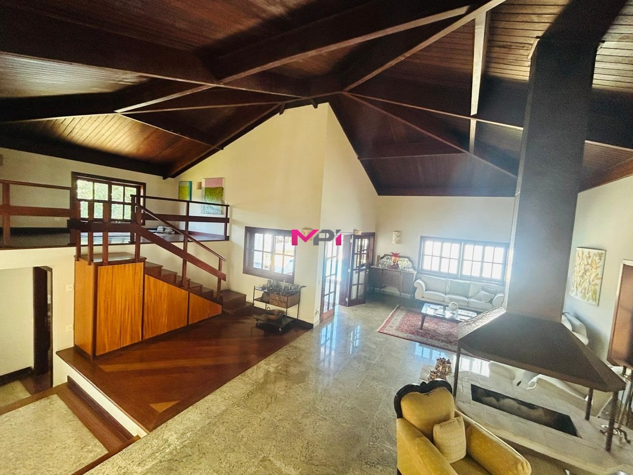 Casa de Condomínio à venda com 4 quartos, 600m² - Foto 3