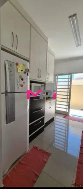 Casa à venda com 3 quartos, 250m² - Foto 7