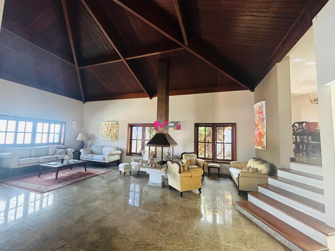 Casa de Condomínio à venda com 4 quartos, 600m² - Foto 2
