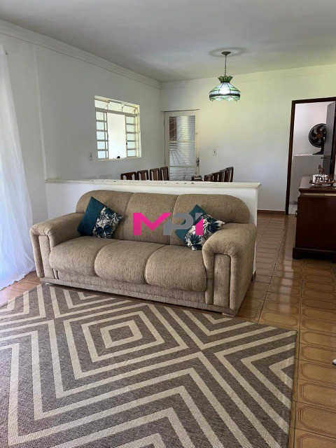 Chácara à venda com 4 quartos, 300m² - Foto 2