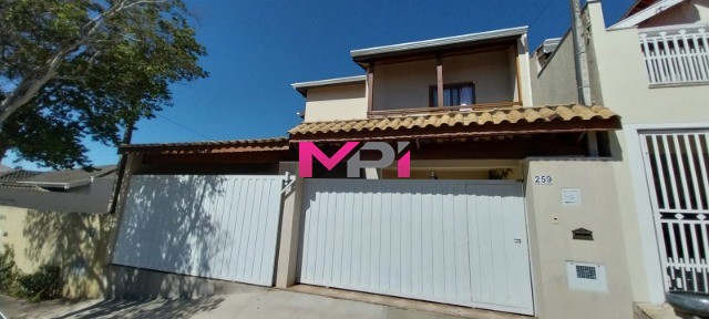 Sobrado à venda com 3 quartos, 250m² - Foto 1