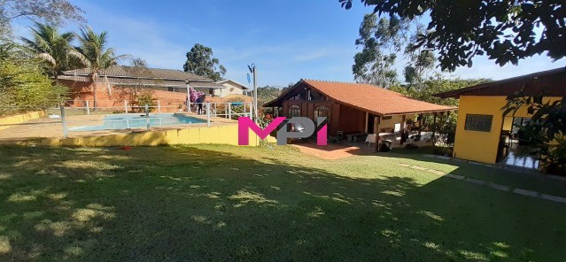 Casa à venda com 3 quartos, 200m² - Foto 2