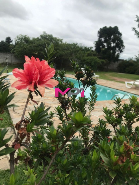 Chácara à venda com 4 quartos, 300m² - Foto 1