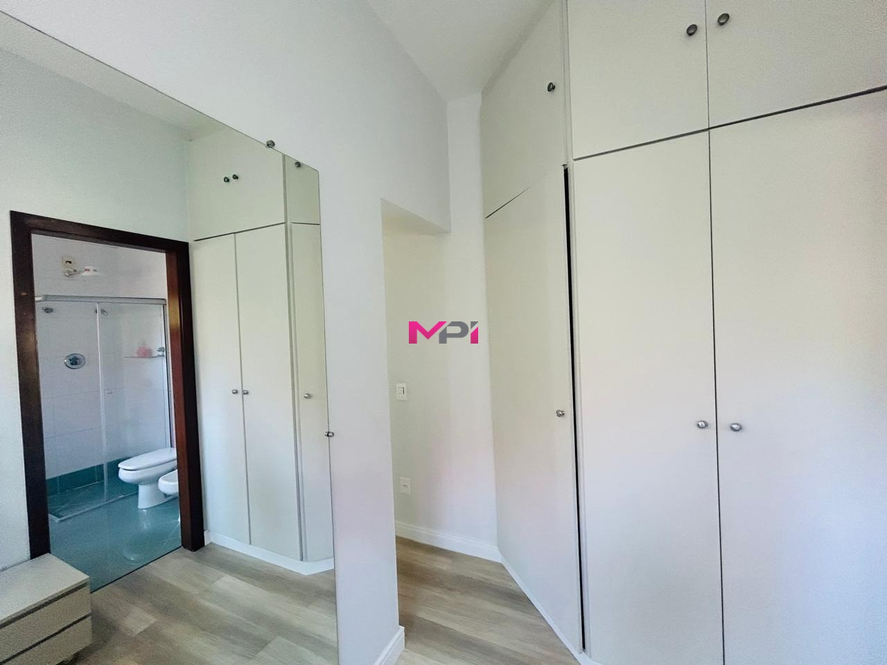 Casa de Condomínio à venda com 4 quartos, 600m² - Foto 28