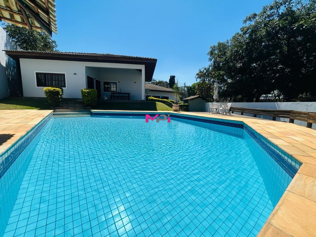 Casa de Condomínio à venda com 4 quartos, 600m² - Foto 1