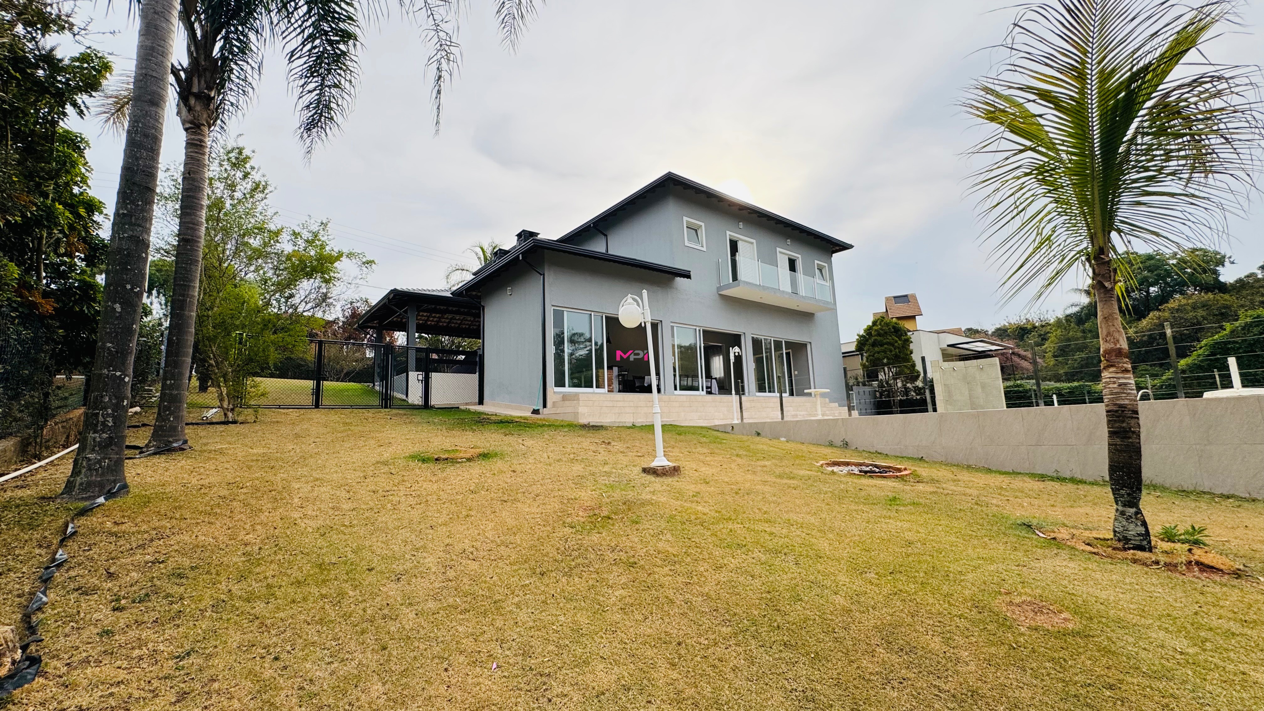 Casa de Condomínio para alugar com 4 quartos, 1125m² - Foto 2