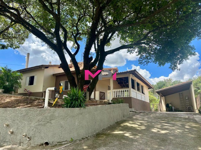 Chácara, 3 quartos, 1550 m² - Foto 1