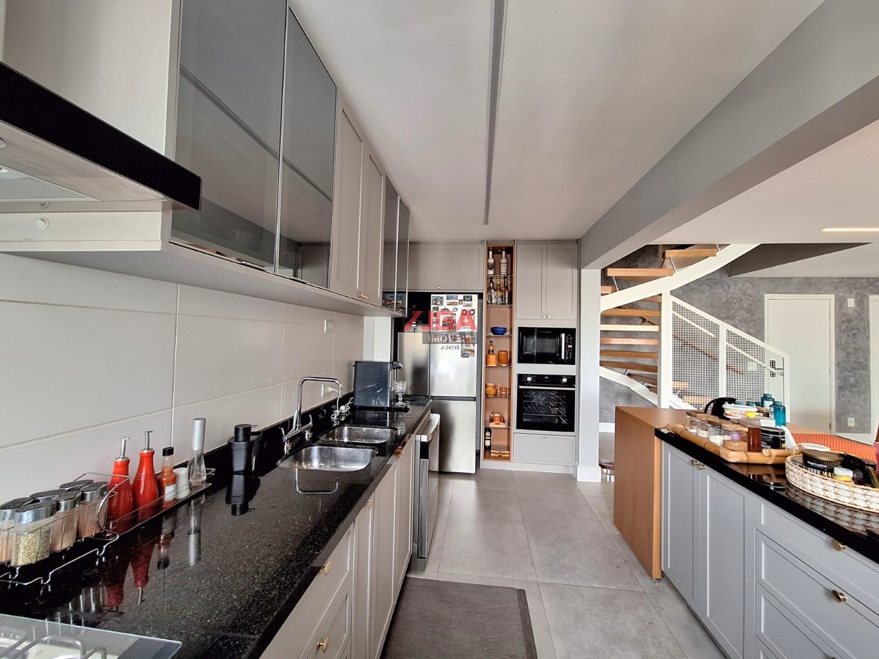 Cobertura à venda e aluguel com 3 quartos, 300m² - Foto 17