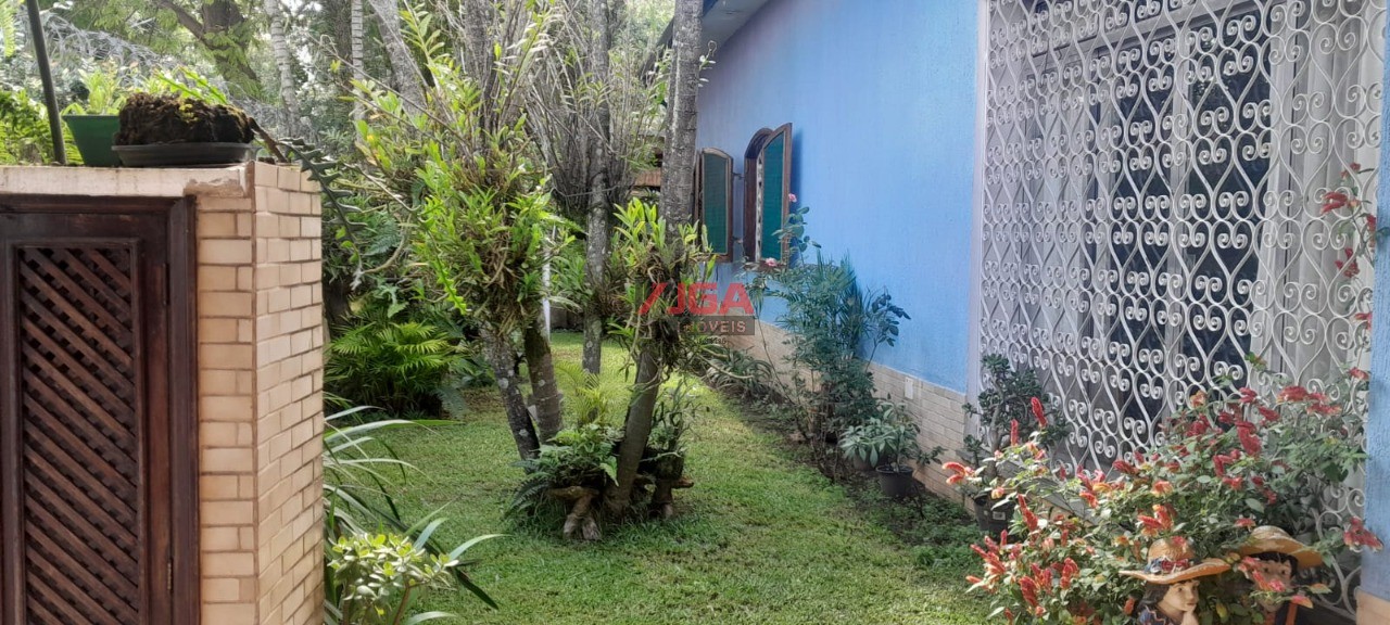 Casa, 3 quartos, 231 m² - Foto 1